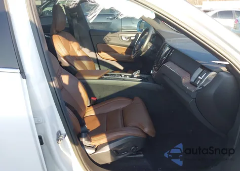 2022 Volvo Xc60 B5 Inscription from USA, damaged, VIN YV4L12DL2N1071824